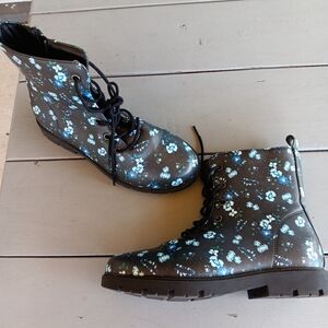 Girls boots